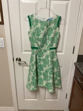 EUC Antonio Melani size 0 sleeveless green floral dress. Beautiful, stylish.